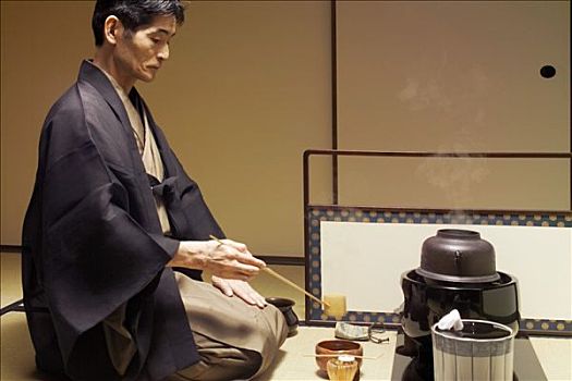 武漢月嫂培訓(xùn)要多少錢？深度剖析月嫂行業(yè)的前景與投資回報(bào)