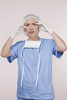 雇個全職保姆多少錢？一文讓你了解保姆費用的真相