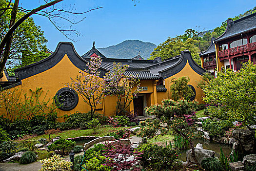 北京顧保姆多少錢？揭秘北京市保姆服務(wù)價(jià)格與市場(chǎng)趨勢(shì)