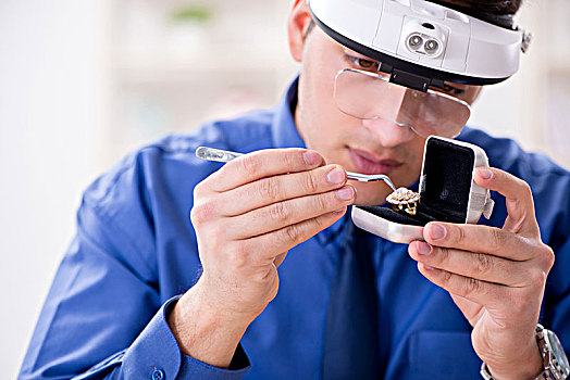 做家政現在每小時多少錢？揭秘家政行業的薪資與發展潛力
