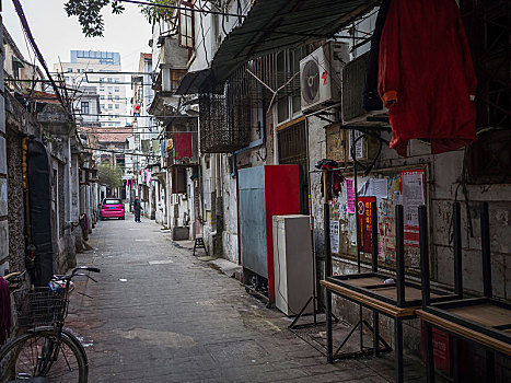 人字拼需要多少龍骨——了解木地板施工的關鍵要素