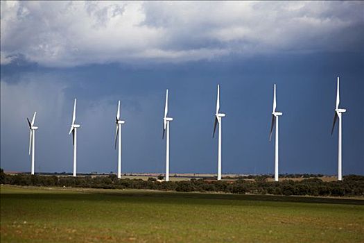 青島保潔員一天多少錢？揭秘保潔行業的薪資待遇與工作環境
