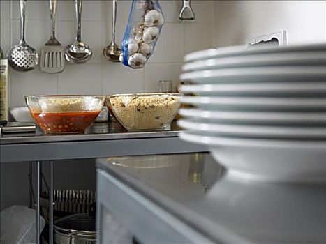 深圳家務工多少錢一天？家庭幫手的價值與市場行情揭秘