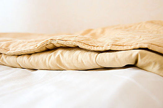 龍崗保姆服務(wù)費(fèi)用揭秘：如何選擇最合適的家庭幫手？