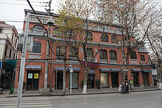 浦東育兒嫂一個月多少錢？了解市場行情，選擇合適的育兒嫂服務
