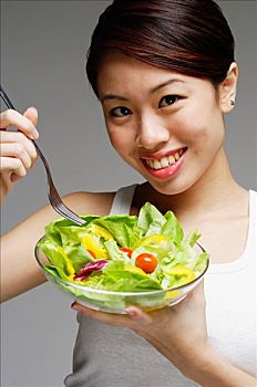 縣城找個做飯保姆多少錢？解密縣城家庭保姆的價格與選擇！