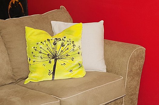 看孩子保姆多少錢一個月？幫你全面解析保姆服務費用