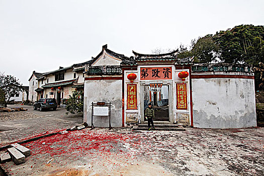 找育兒嫂多少歲合適？揭秘如何選擇最適合的育兒嫂
