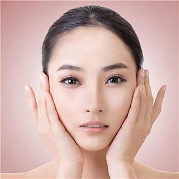 深圳保姆工資應(yīng)該多少？揭開深圳家政行業(yè)薪資的秘密！