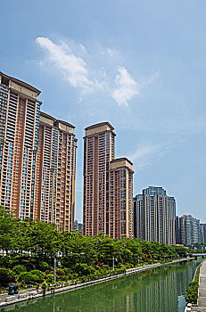 月嫂鐘點工一般多少錢？揭秘服務收費與選擇指南
