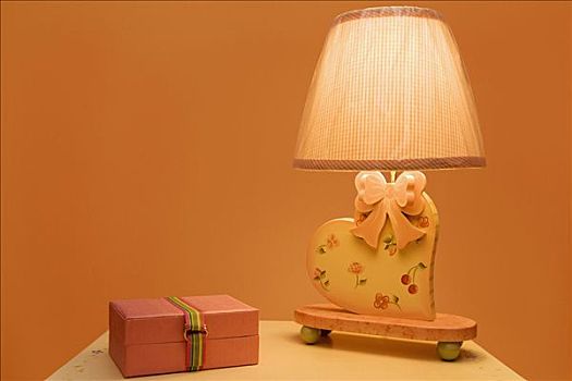 個(gè)人住家家政月嫂多少錢(qián)？探秘月嫂服務(wù)的價(jià)格與價(jià)值