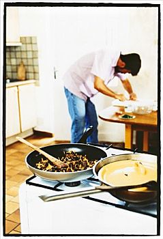 鐘點護工多少錢一天？了解護理服務的費用與價值