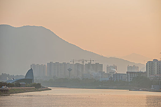 成都住家保姆多少錢一個月？揭秘成都住家保姆市場價格與選擇技巧
