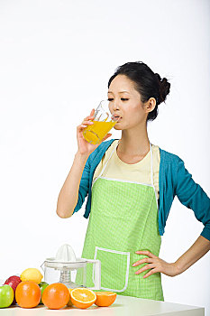 請一個高級保姆多少錢？揭開優質家庭護理服務的真實成本