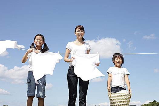 2025年老人家政服務薪資大揭秘，行業前景一片光明！