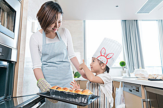 家政鐘點(diǎn)工多少1小時(shí)？專(zhuān)業(yè)家政服務(wù)價(jià)格揭秘，幫您省心省力