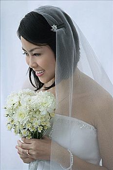 浦東阿姨工資多少？一位普通家庭幫傭的背后故事