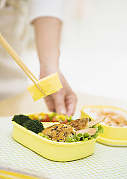 北京做飯保姆多少錢？掌握這些，您也能享受優質家政服務！