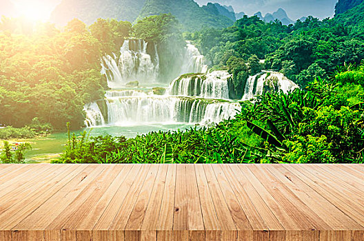醫(yī)院里做護(hù)工多少個(gè)小時(shí)？你所不了解的護(hù)工工作內(nèi)幕