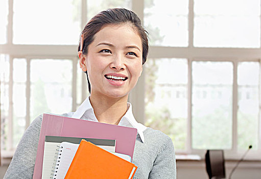 杭州保姆工資多少？揭秘保姆行業(yè)薪資和發(fā)展趨勢(shì)