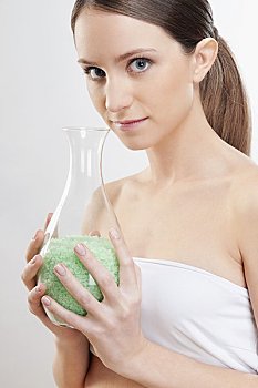月嫂白班一個月多少錢？如何選擇合適的月嫂服務(wù)？
