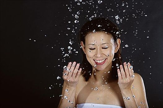 保姆一個(gè)月多少錢(qián)深圳？為您揭秘深圳保姆價(jià)格及選擇技巧！