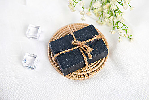 考月嫂證需要多少錢？全面解析月嫂證書的費(fèi)用與價(jià)值