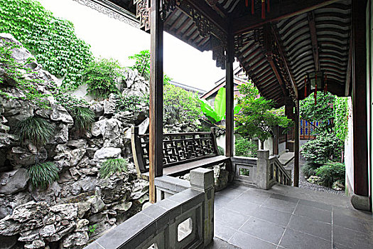 上海家政服務(wù)公司多少錢？揭秘上海家政服務(wù)費(fèi)用的真相