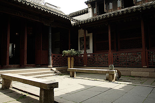 上杭月嫂多少錢一個月？你需要了解的月嫂服務費用