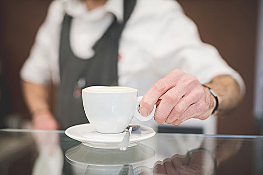 鄭州做保姆一個(gè)月多少錢？揭示保姆行業(yè)的薪資秘密