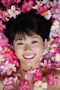 杭州月嫂店加盟多少錢？投資月嫂行業(yè)，開啟創(chuàng)業(yè)新機(jī)遇