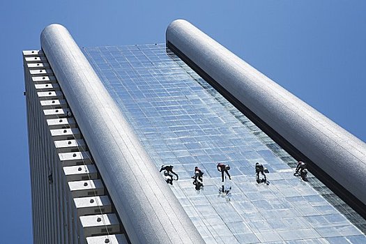 東營保姆大約多少錢？為你解析保姆服務費用背后的秘密