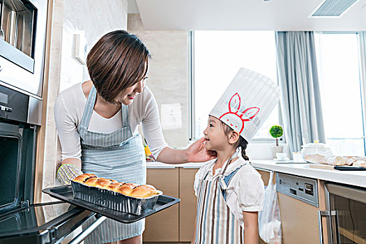住家保母多少錢(qián)一個(gè)月？讓你輕松找到合適的保姆服務(wù)！