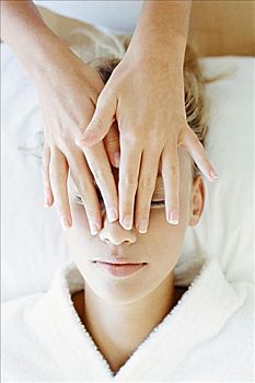 成都家政價(jià)格是多少？掌握這些，讓你輕松找到性?xún)r(jià)比高的家政服務(wù)！