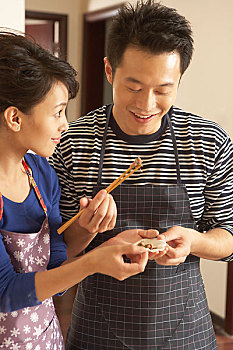 請一個鐘點工做飯多少錢？價格解析與選擇指南