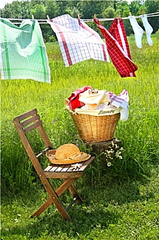 照顧老人的保姆多少錢？揭開高品質(zhì)養(yǎng)老服務(wù)的秘密