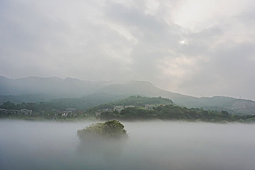 現(xiàn)在保姆多少錢一個(gè)月？帶你了解當(dāng)前保姆市場(chǎng)的真實(shí)價(jià)格與選擇攻略