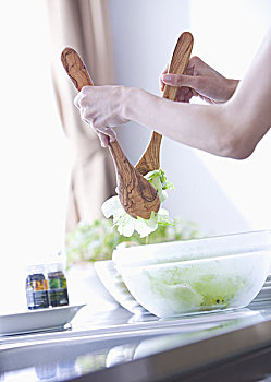 省醫(yī)院護工多少錢？解析護工行業(yè)的現(xiàn)狀與未來趨勢