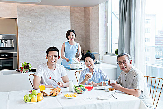 嘉定保姆價(jià)格多少錢(qián)？了解家庭服務(wù)市場(chǎng)，如何選到最合適的保姆