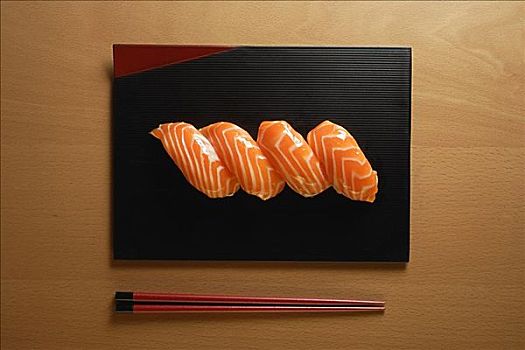 家政鐘點(diǎn)工多少錢一次？你應(yīng)該了解的費(fèi)用與選擇技巧