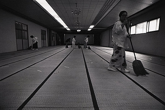 重慶雙胞胎月嫂多少錢？選擇專業(yè)月嫂服務(wù)，打造幸福育兒之路