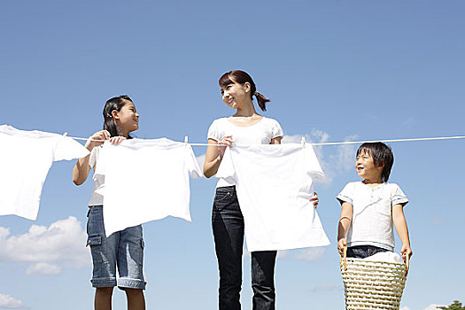 想請月嫂多少錢一個月？幫你全面解析價格與服務