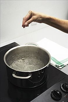現成七人拼團APP開發(fā)多少錢？打造您的獨特拼團平臺，輕松實現財富增值！
