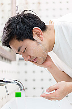阜陽(yáng)保姆多少錢一個(gè)？解密家政服務(wù)行業(yè)價(jià)格背后的秘密