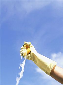 育兒嫂雙胞胎多少錢？選擇育兒嫂的全面解析