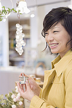 重慶全天保姆多少錢一天？幫您解答這筆開銷背后的價值