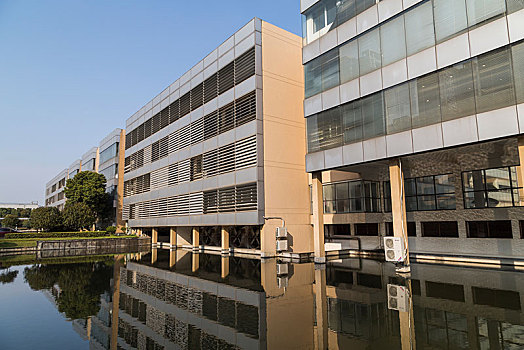 成都學月嫂多少錢？揭秘月嫂培訓費用及市場需求