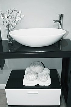 松崗醫(yī)院護(hù)工多少錢一天？護(hù)理服務(wù)的費(fèi)用與價(jià)值解析