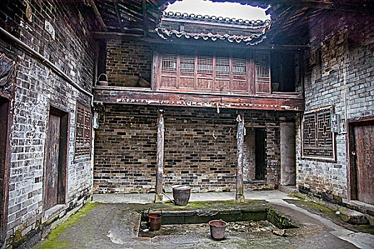 濟南住家保姆工資多少？揭秘濟南家政行業(yè)薪資現(xiàn)狀