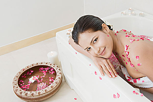 同濟(jì)醫(yī)院護(hù)工花多少錢(qián)？了解費(fèi)用與服務(wù)，助您做出明智選擇